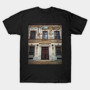 Beautiful palace facade T-Shirt